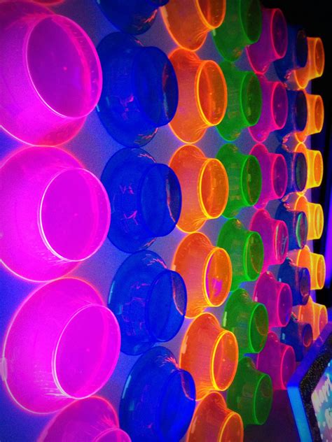 Neon table runners & neon napkin rings. Simply Creative Insanity: Totally cool.....Neon Glow Party