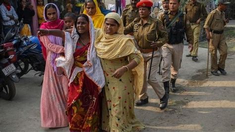 انڈیا میں کم عمری کی شادی والدین کی گرفتاری کے خوف سے بیٹی کی خودکشی