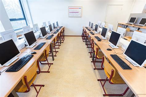 Best Computer Training Stock Photos Pictures And Royalty Free Images