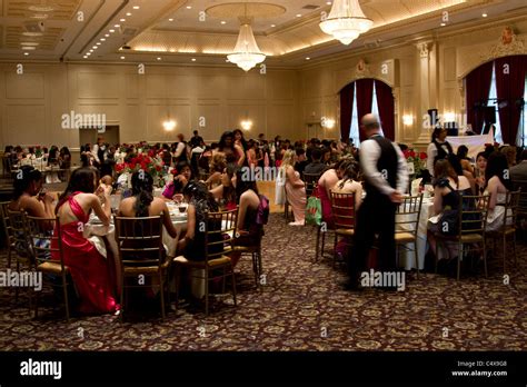 Banquet Hall Dinner Party Crowd Stock Photo Alamy