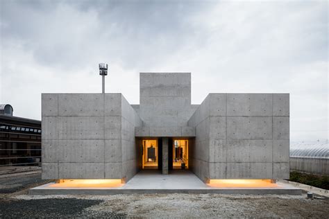 Tranquil House In Japan Is A Concrete Fortress Au
