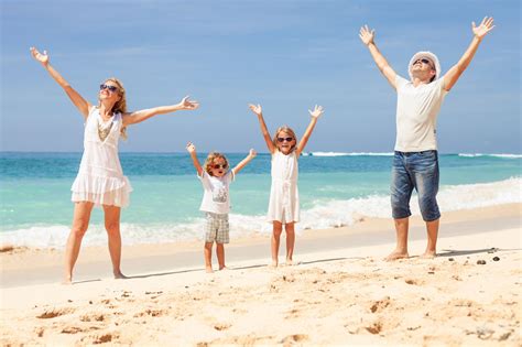 1 el diccionario de la lengua española la define, entre otras cosas, como un grupo de personas emparentadas entre sí que viven juntas, 2 lo que lleva implícito los conceptos de parentesco y convivencia, aunque existen otros modos, como la adopción. ¿Cómo tener las mejores vacaciones en familia? - Rowenta