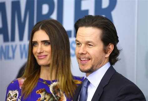 who is mark wahlberg s wife 5 fun facts about model rhea durham