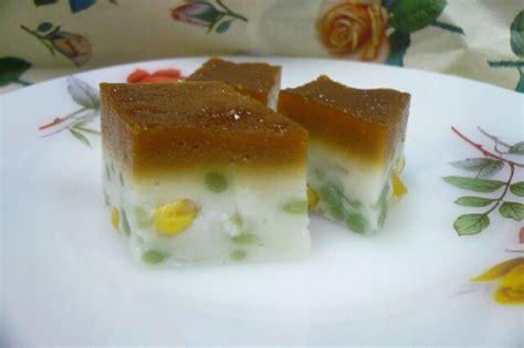 Recipe is similar to kuih talam pandan i posted last week. daridapurku: kuih talam ku!