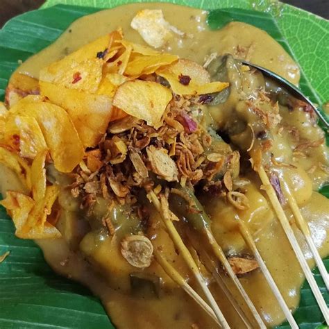 25 Legendary Padang Street Food That You Can Indulge In Authentic Local