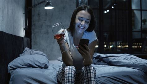 Late Night Texts 17 Secrets Examples To Decipher If Its Friendly Or A Booty Call
