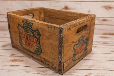Vintage Canada Dry Wooden Crate Box Metal Rustic Carrier Green Red