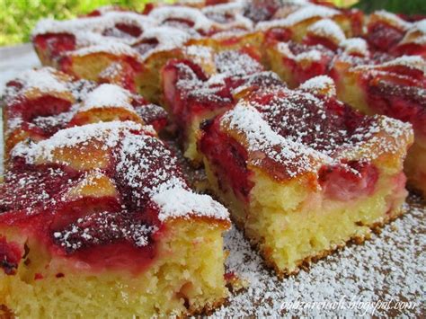 Pyszne i łatwe do zrobienia! Obżarciuch: Ciasto jogurtowe z truskawkami