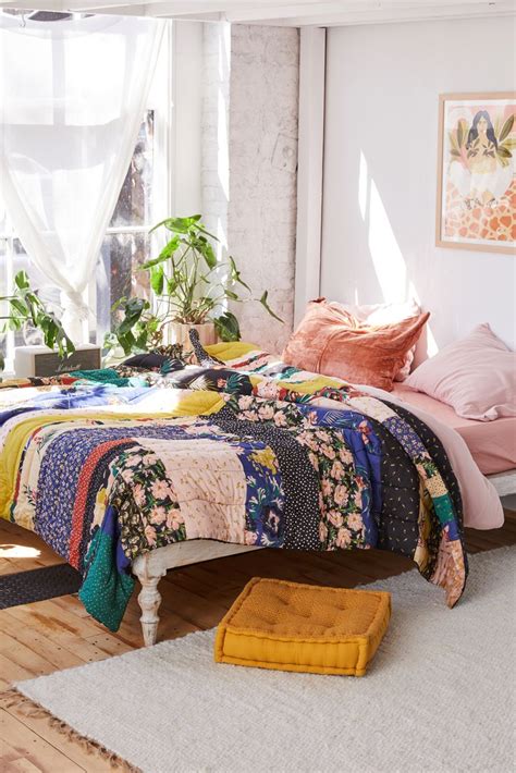 Mila Sketched Floral Duvet Set In 2020 Urban Outfitters Bedroom Duvet Sets Duvet Covers