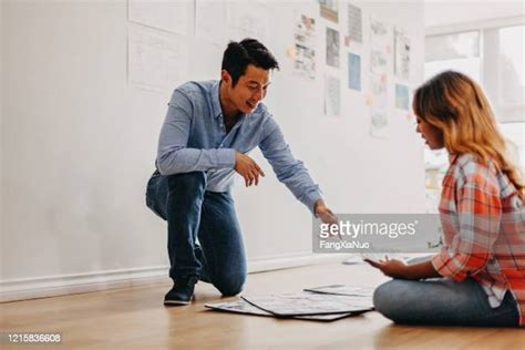 Business Woman Kneeling Photos And Premium High Res Pictures Getty Images
