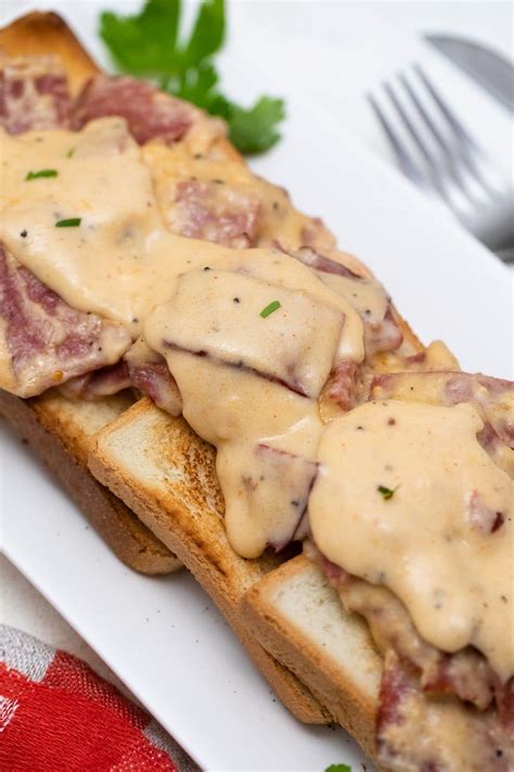 The Easiest Creamed Chipped Beef Recipe