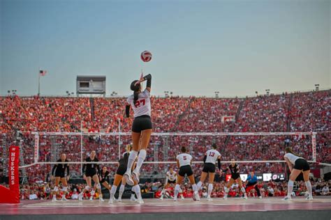Nebraska Volleyball Sets World Attendance Record With 92003 Fans Bvm