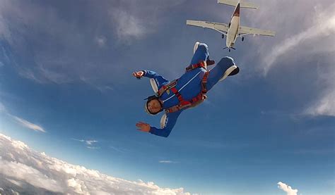 P18 Kunmin Doing Some Funky Moves On Aff7 5 Dec Sara Skydive Ramblers