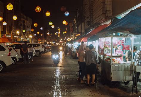 Kota ini selalu menarik minat wisatawan baik domestik maupun internasional dengan wisata kuliner, wisata belanja dan. Jelajahi Wisata Kuliner Malam Kota Bandung yang Jarang ...