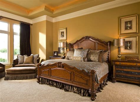 Traditional Bedroom Theme For Warm And Friendly House