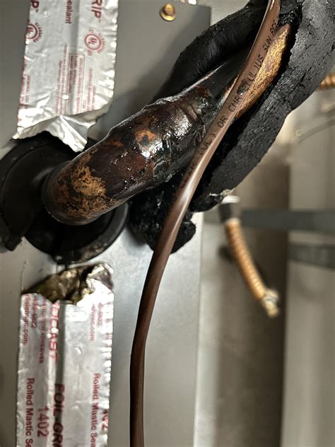 Leak maybe? Home AC not blowing cold. Plus pic included. : r/hvacadvice