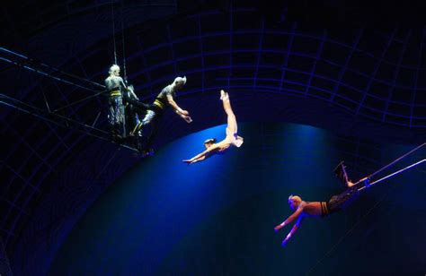 Hire Flying Trapeze Show Trapeze Artists Zhengzhou Aerialist Show