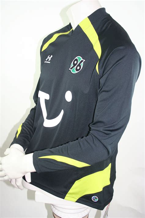 Simon falette wird nach einer trainingsrangelei nicht zum kader von hannover 96 für die partie gegen die spvgg greuther fürth. Under Armour Hannover 96 Trikot 1 Robert Enke Torwart 2008 ...