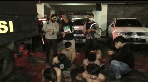 Polisi Tangkap 10 Pemuda Tenteng Sajam Di Bekasi Saat Razia Malam Hari Okezone Tren