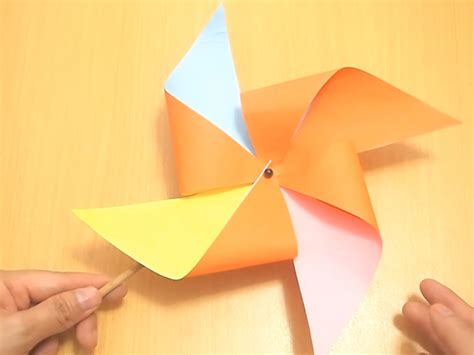 3 Cara untuk Membuat Kincir Angin Kertas - wikiHow