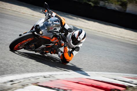 The ktm rc 390 is a sports bike that delivers impressive performance and engineering. 2017 KTM RC 390 Gets Ride-By-Wire, Slipper Clutch and ...