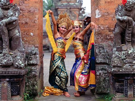 Balinese Dancers Indonesia 1600x1200 Picture Balinese Dancers