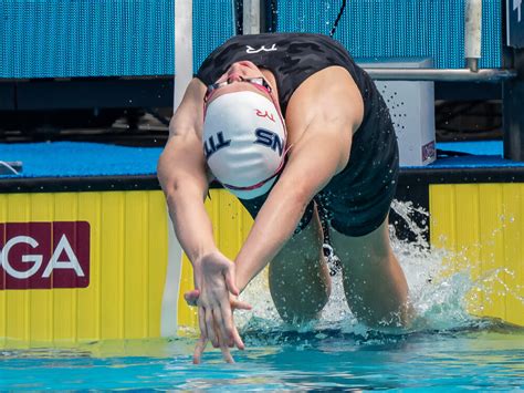 Claire Curzan Honored As Swimming World Hs Swimmer Of The Year