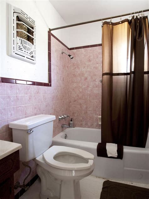 Some small details also help to show the perfectness of the room. 20 Small Bathroom Before and Afters | HGTV