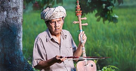 Saluang adalah alat musik tiup dari sumatera barat, serunai dapat dijumpai di sumatera utara, kalimantan. Alat Musik Harmonis, Pengertian dan Contohnya - Indonesia ...