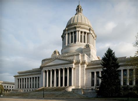 Is 2,687.40 mi (4,324.94 km) north of the equator, so it is located in the northern hemisphere. Washington State Legislative Building - Architizer
