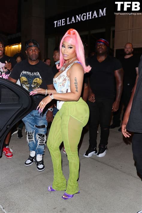 Nicki Minaj Checks Out Of Her Hotel After Her Epic Night At The Mtv Vma