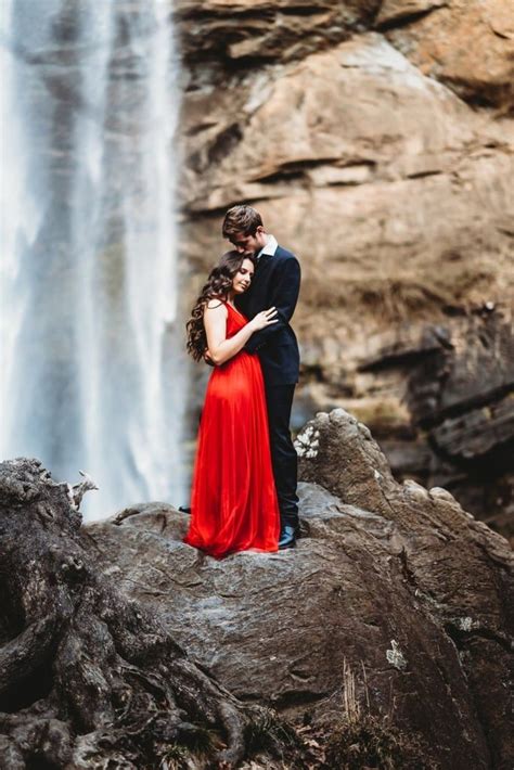 Striking Waterfall Engagement Photos Toccoa Falls Wandering Weddings Toccoa Falls Toccoa