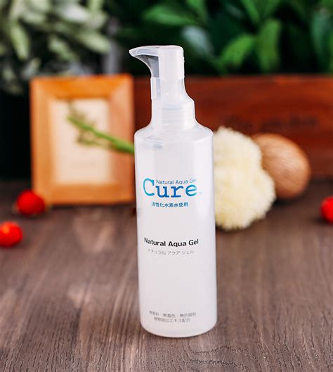 Pump the nozzle 3 to 5 times to obtain the appropriate amount of gel onto your fingertips and apply to the desired area. Tẩy tế bào chết Cure Natural Aqua Gel 250g Nhật Bản nội ...