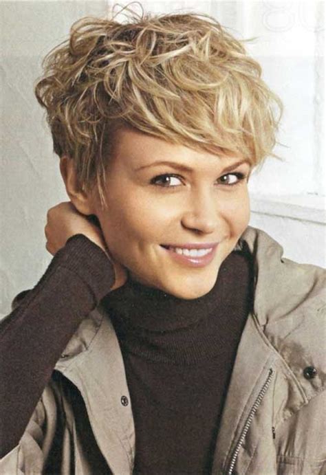 19 Cute Wavy And Curly Pixie Cuts We Love Hairstyles Weekly
