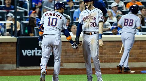 Tucker, Alvarez homer as Astros roll past Mets 9-1 width=