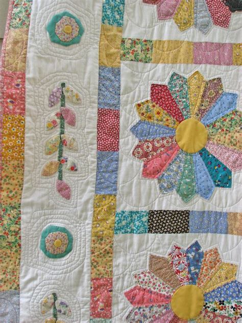 Dresden plate quilt block tutorial. 198 best images about Dresden Plate Quilt on Pinterest