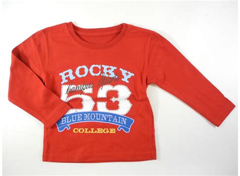 Pull noir avec des fils argentés discrets. Sous-pull rouge Rocky - Dunnes Stores - T-shirts manches ...