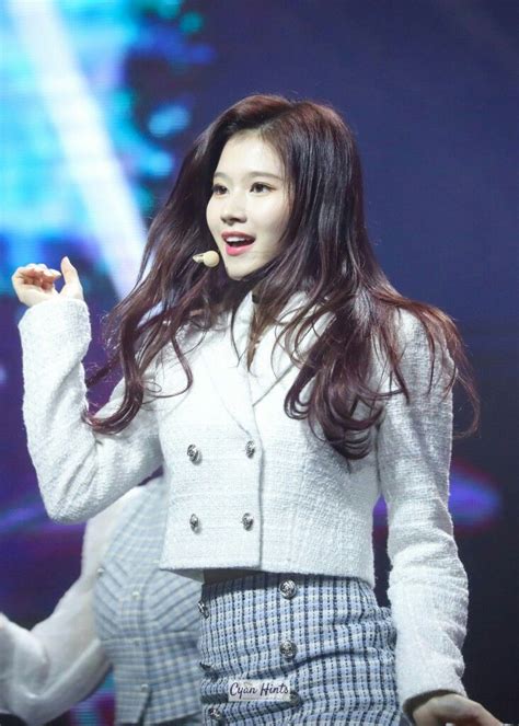 [190119] MUSIC BANK in Hong Kong | Fashion, Girl, Peacoat