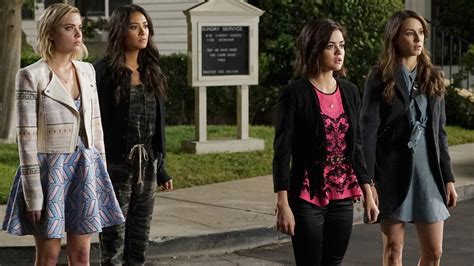 Quiz Which Pretty Little Liar Shares Your Signature Style Teen Vogue