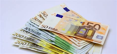 The euro is the 2nd most popular reserve currency in the world, behind only the us dollar; Buying Your Holiday Euros & Foreign Exchange - Ski Peak Blog