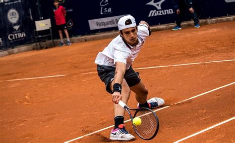 Lorenzo musetti is an italian professional tennis player who had broken into the 'top 100' of the official atp (association of tennis professionals) singles rankings in march 2021 and had reached. Internazionali d'Italia, Musetti batte l'amico Zeppieri e ...