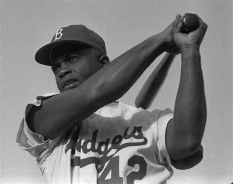 Jackie Robinsons Struggle As The First Black Player In Mlb Howtheyplay