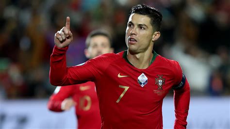 Cristiano Ronaldo Marca Su Gol Nº 100 Con Portugal De Falta Ante Suecia