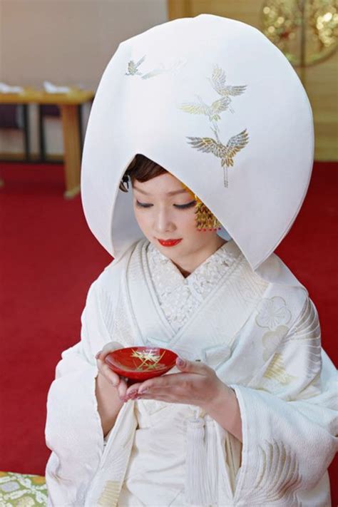 The Pure White Japanese Wedding Kimono Shiromuku 日本のウェディングドレス 日本刺繍