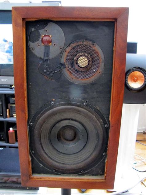 Ar3 Pair Of Well Preserved Vintage Acoustic Research Ar 3 Speakers