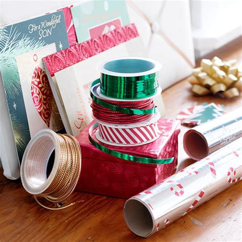 How To Wrap Christmas Presents 10 T Wrapping Tips And Tricks