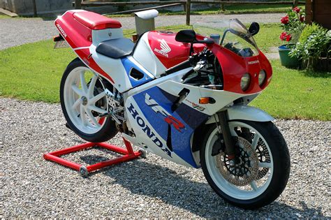 212 the excellent motorcycles of honda vfr 400