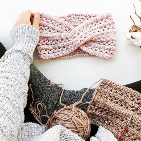 Someone Is Knitting Yarn On The Table Next To Some Knitted Hats And Scarves