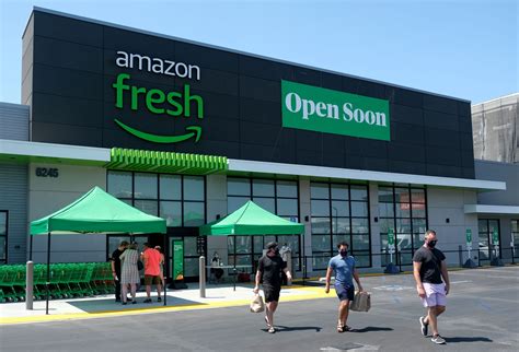 Amazon estrena primer tienda de supermercado Fresh con carritos