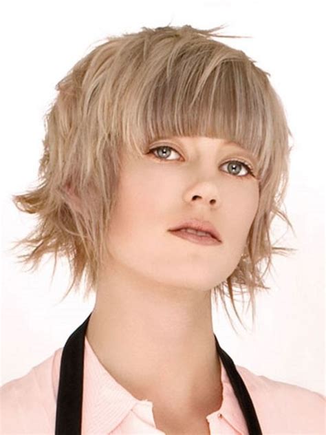 Regardless of your hair type, you'll find here lots of superb short hairdos, including short wavy hairstyles, natural hairstyles for short hair, short punk hairstyles and short. 25 Cute And Short Hairstyles for Round Faces - The Xerxes